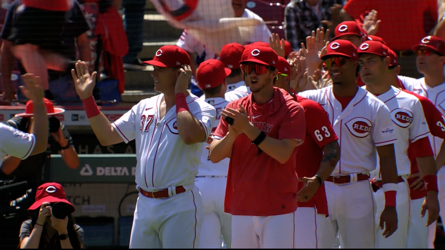 Reds fight back and secure series win against the Dodgers - Redleg Nation