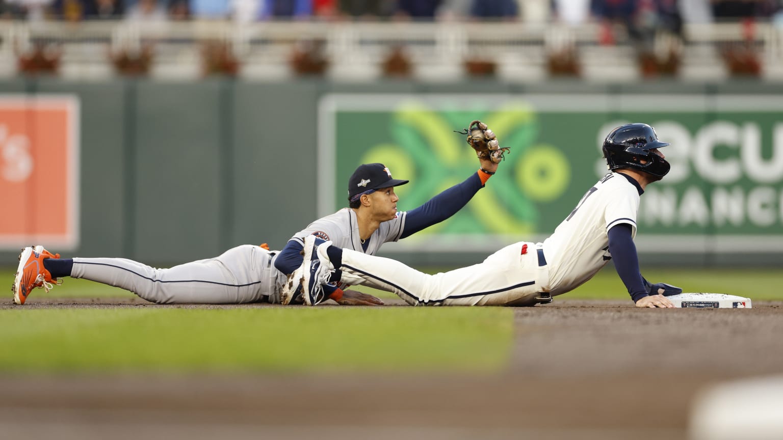 Jeremy Peña makes a diving grab to kickstart the Astros' double play  against the Twins