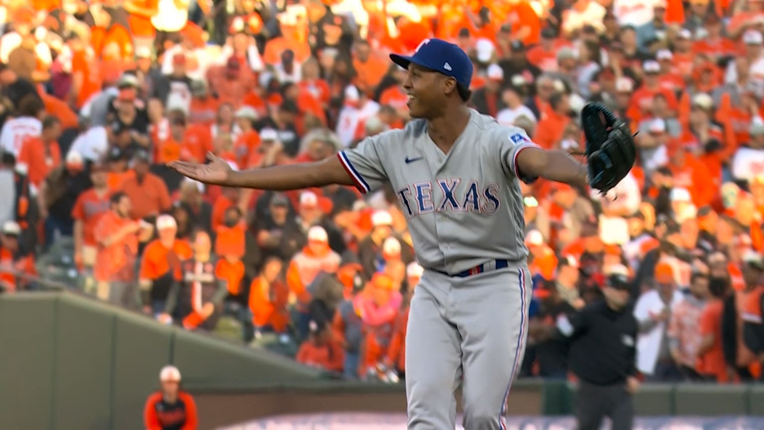 José Leclerc seals the Game 1 win for the Rangers | 10/07/2023 | Texas ...