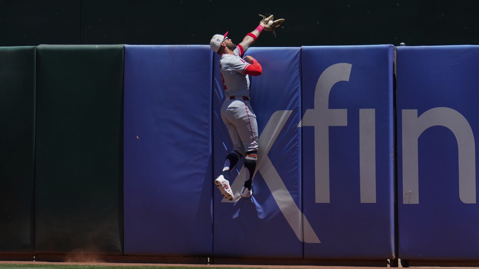 Kevin Pillar wins Play of the Week with HR robbery 07/08/2024