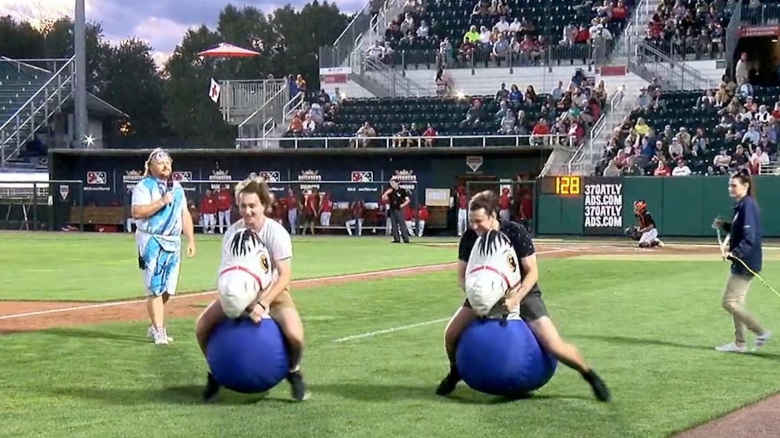 Fans go racing on inflatable horses | 09/15/2023 | Washington Nationals