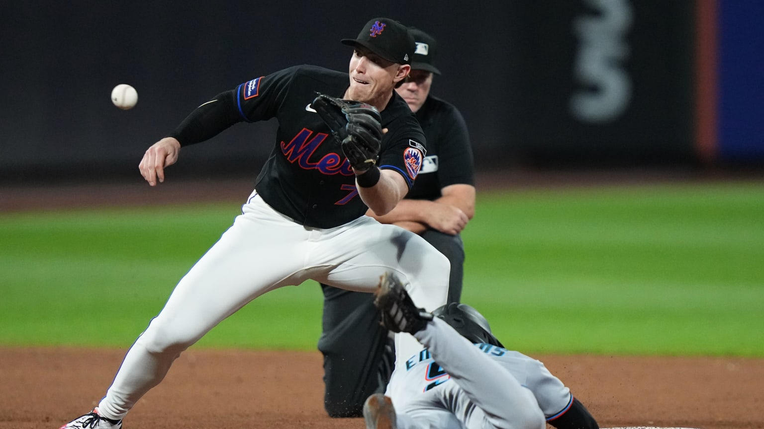 Francisco Alvarez throws out Xavier Edwards | 07/31/2026 | New