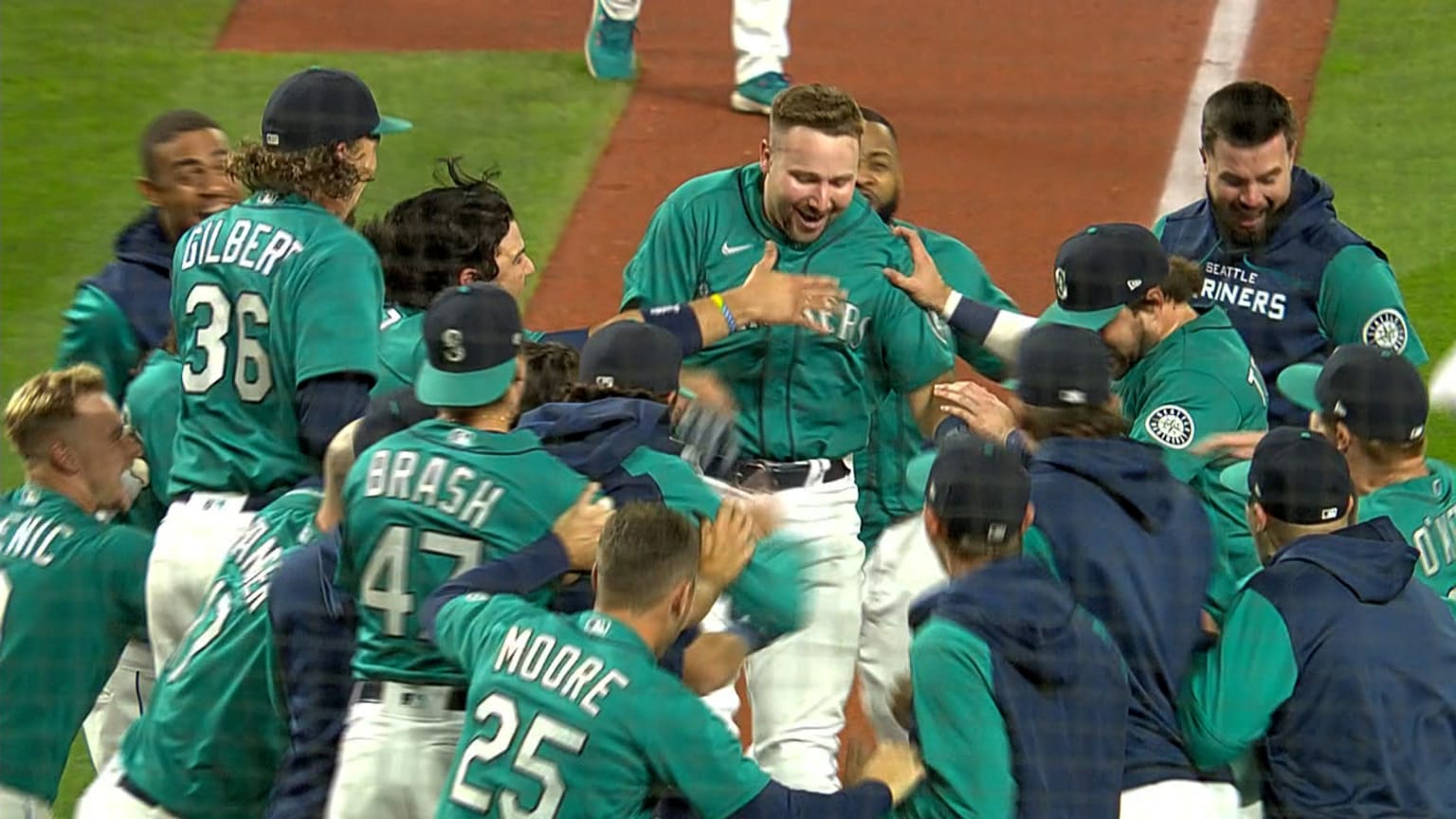 Cal Raleigh clinches for Mariners 09/30/2022