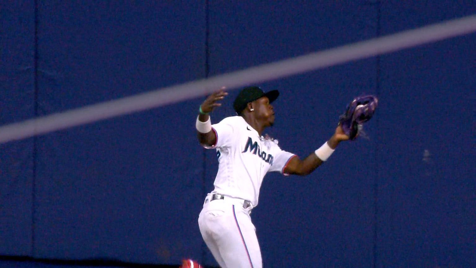 Chisholm Jr. nabs Yastrzemski in the 8th inning | 04/18/2023 | Miami ...