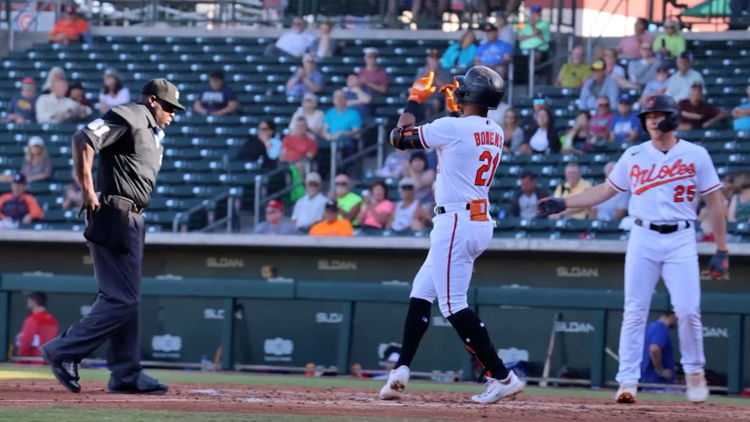 TT Bowens crushes a tworun home run to left field 11/08/2023