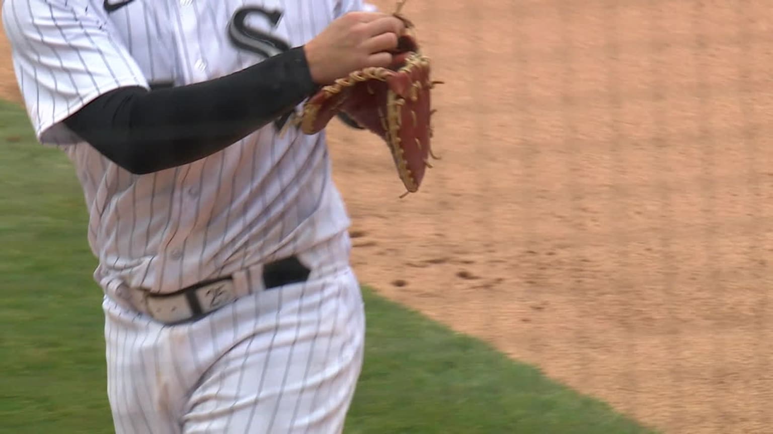 White Sox 1B Andrew Vaughn has glove destroyed by Joc Pederson hit – NBC  Sports Chicago