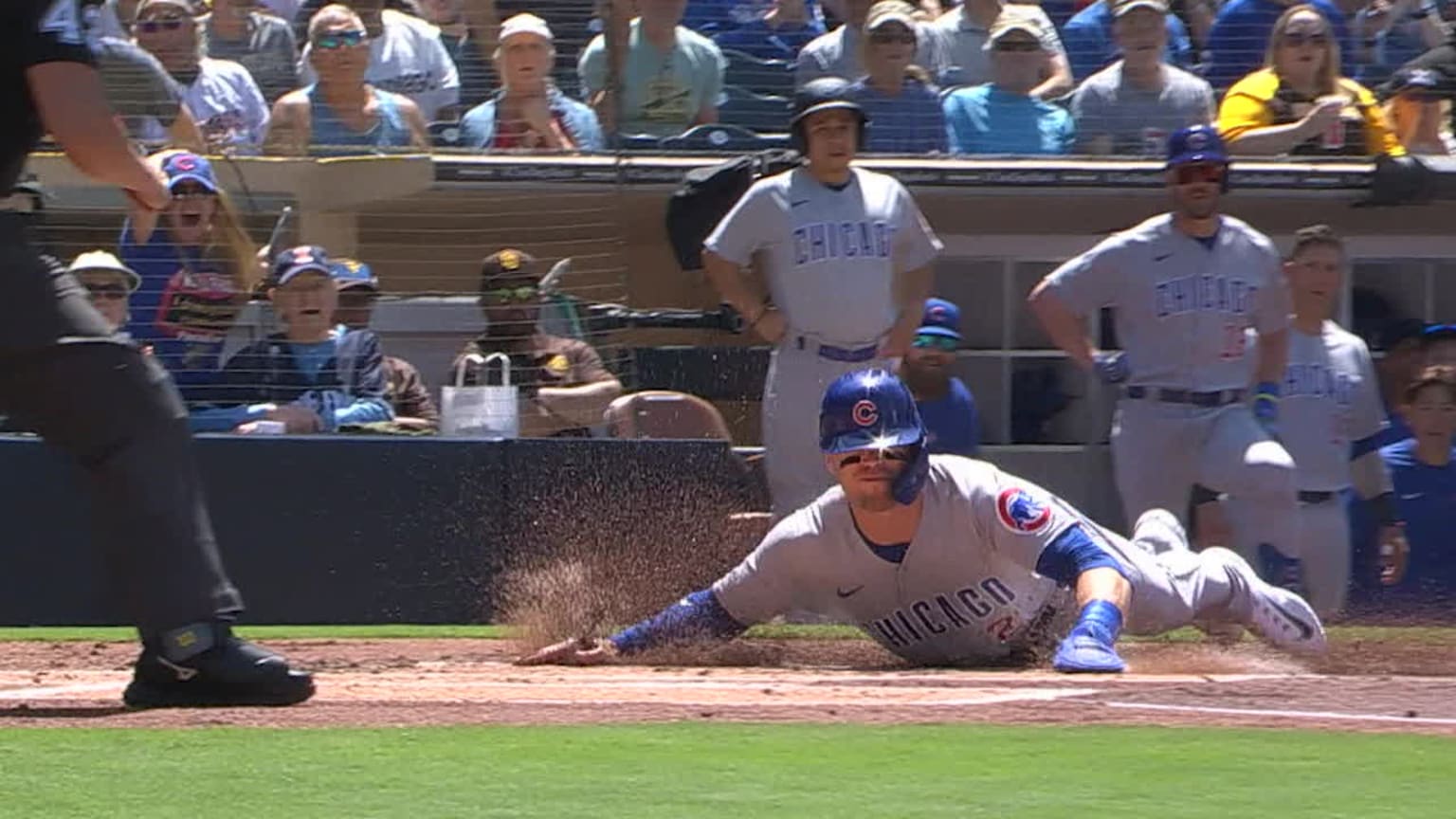 Ian Happ knocks in Nico Hoerner with a single | 06/04/2023 | Chicago Cubs