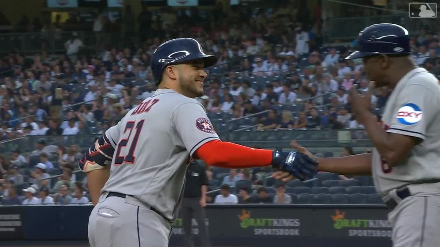 Yainer Diaz swats a three-run homer to right-center | 08/04/2023 ...