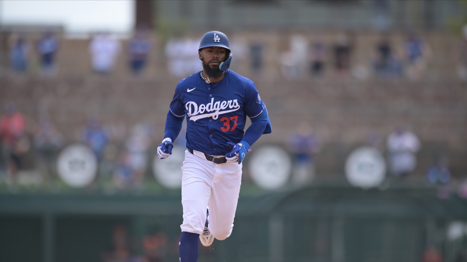 Teoscar Hernández powers a two-run home run