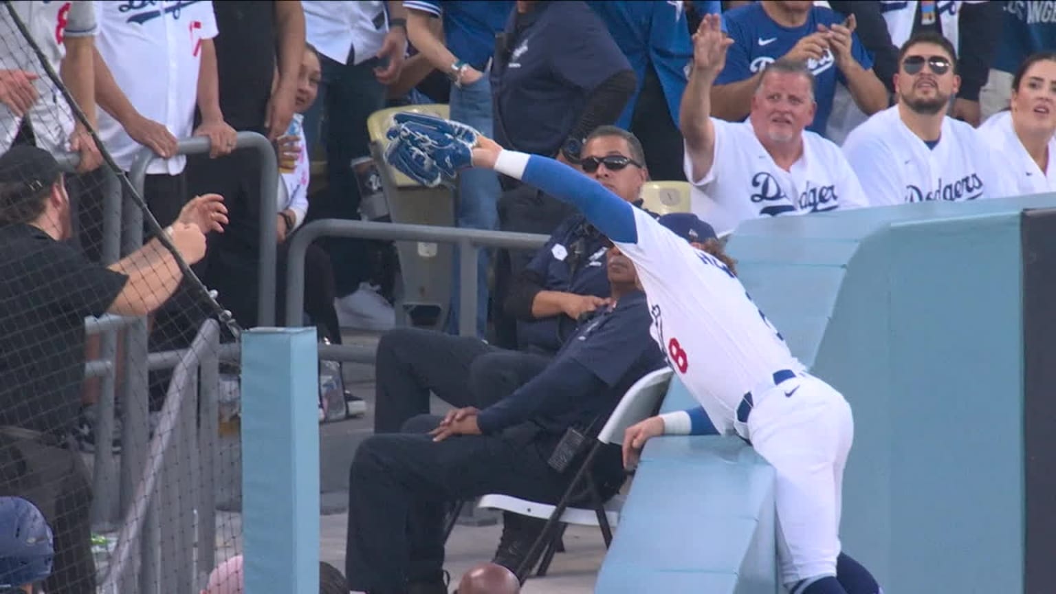 Enrique Hernández hace una gran atrapada | 28/10/2025 | Los Dodgers de ...