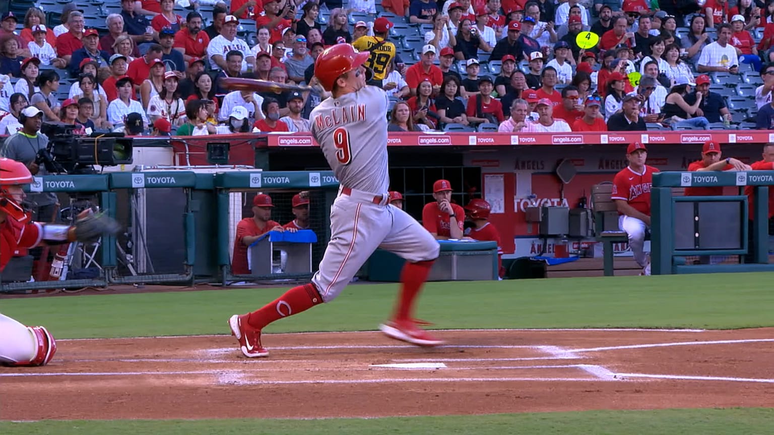Matt McLain crushes a solo homer to right field 08/22/2023