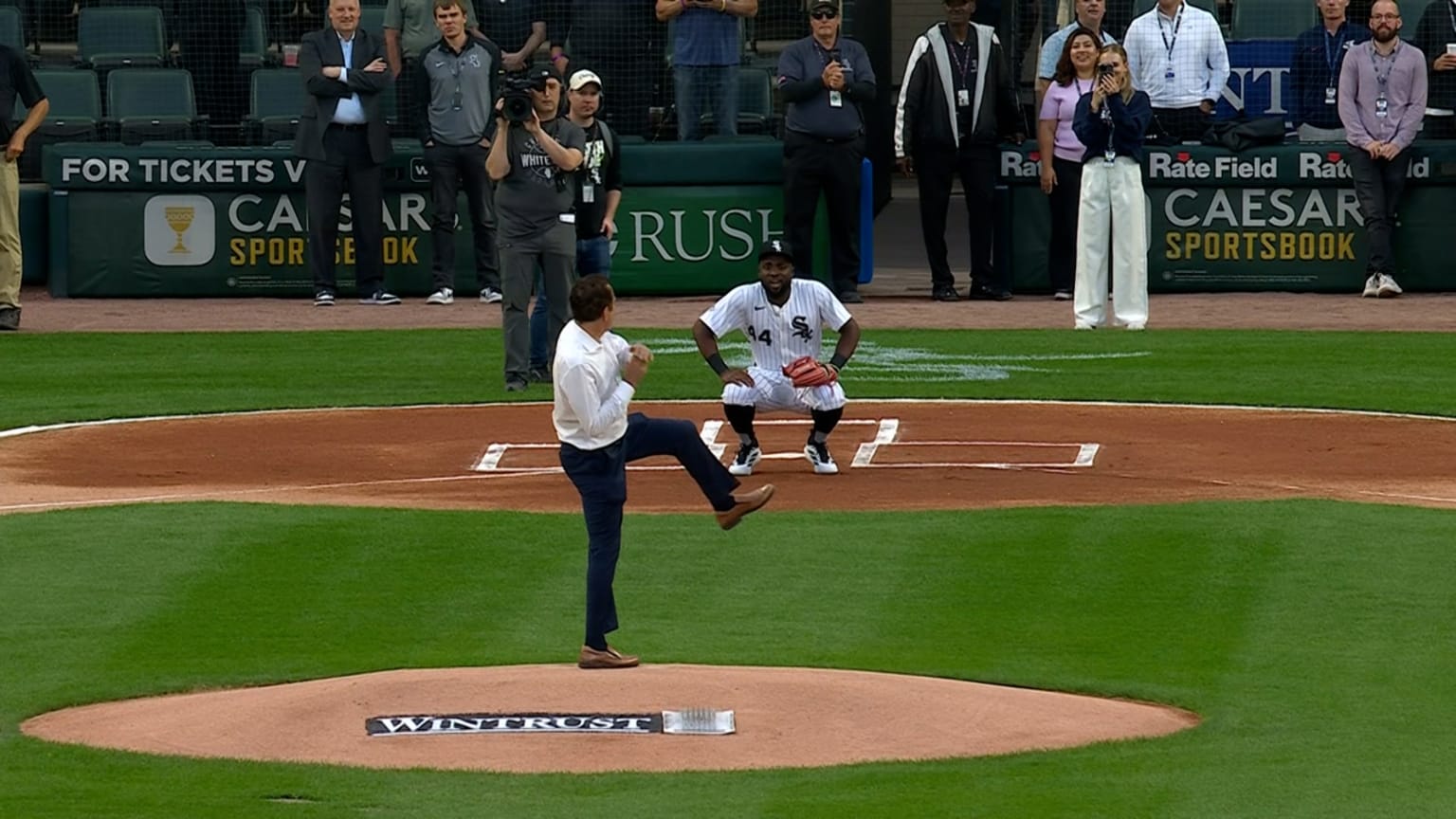 Chuck Garfien's first pitch | 09/09/2025 | MLB.com