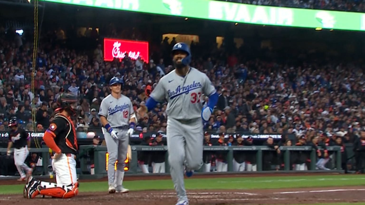 Hyeseong Kim's walk scores Teoscar Hernández | 04/21/2026 | Los Angeles ...