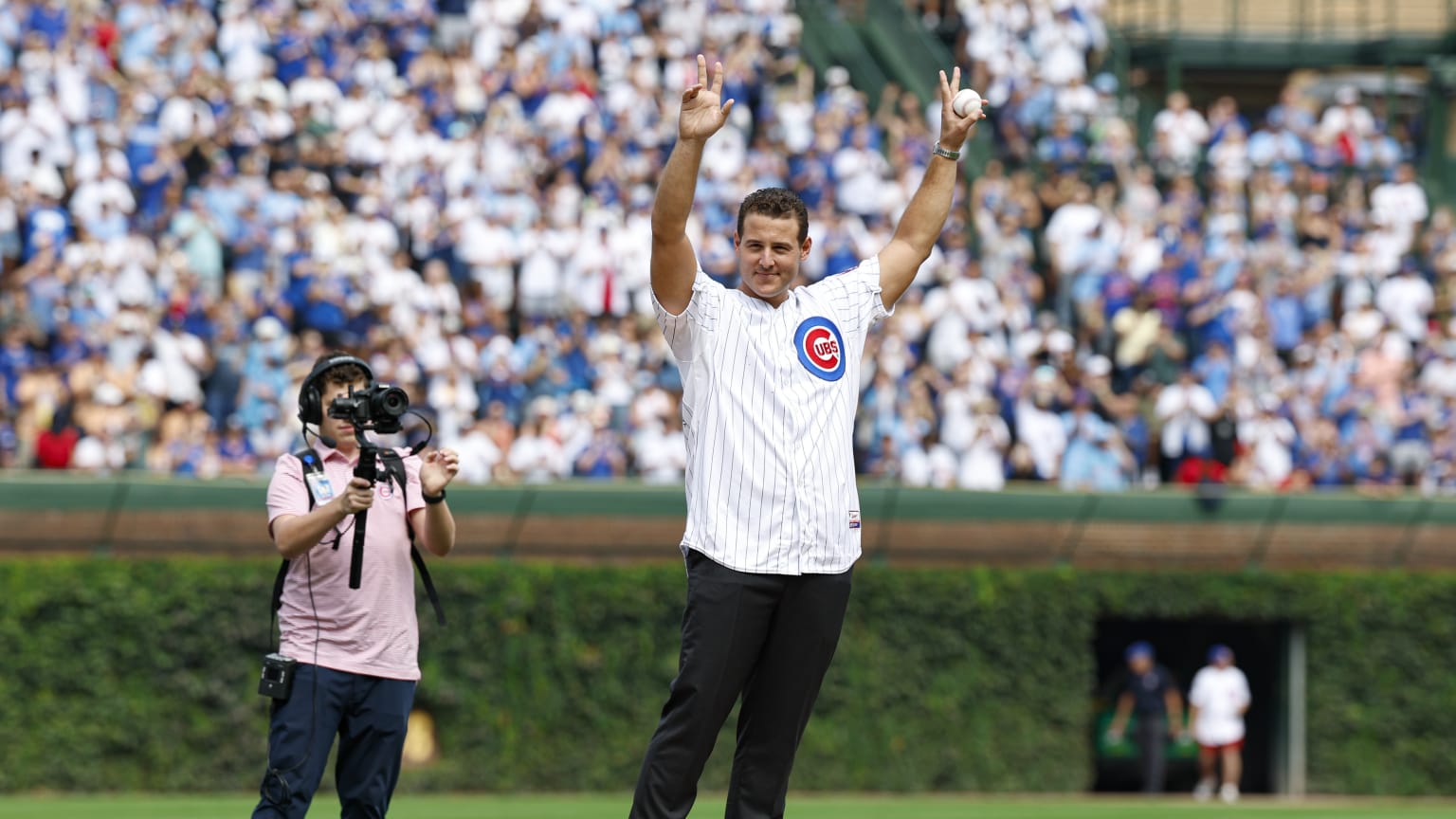 Anthony Rizzo tira la primera bola | 13/09/2025 | Lasmayores.com
