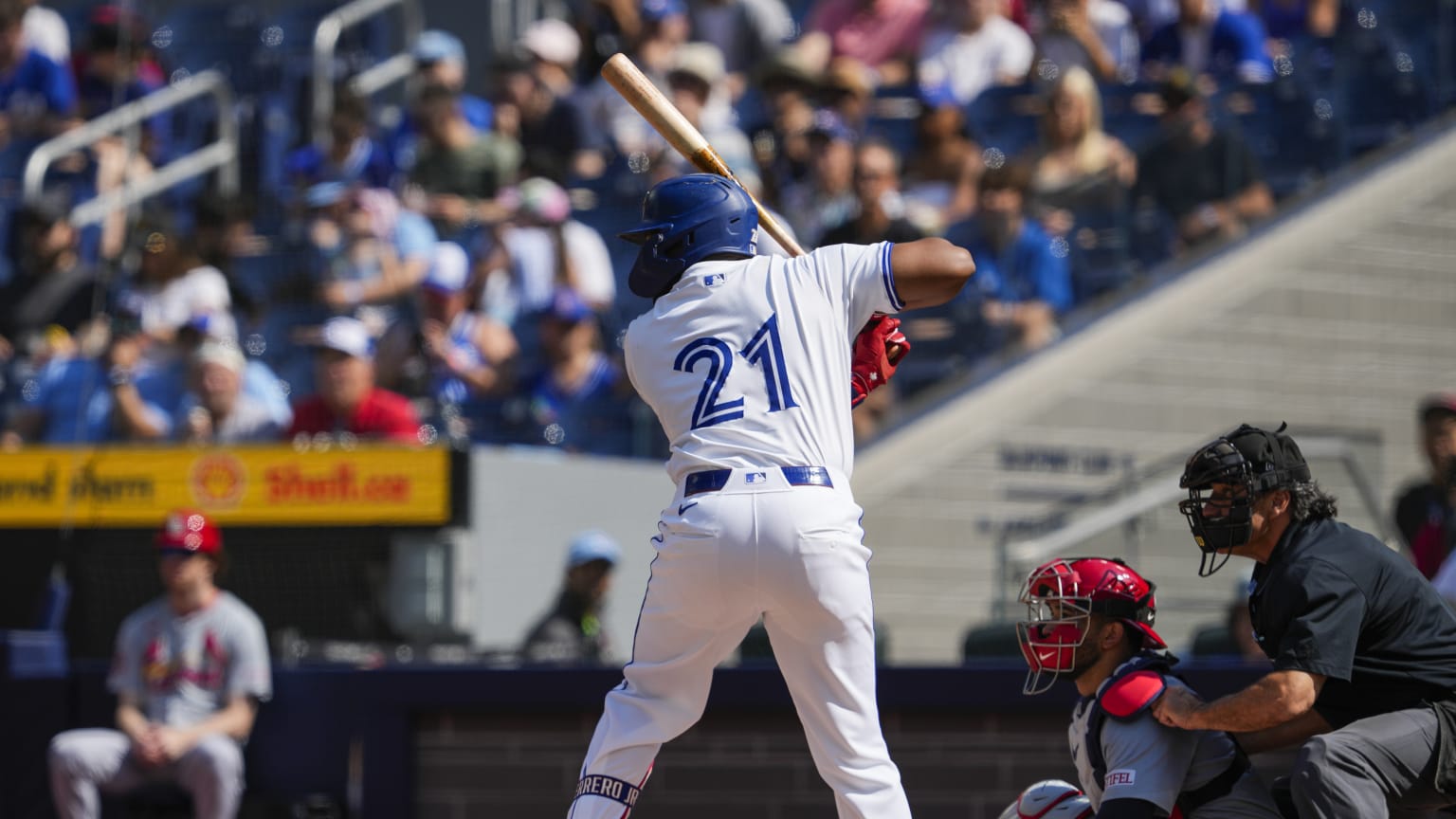 Vlad Jr. wears 21 for Roberto Clemente Day | 09/15/2024 | MLB.com