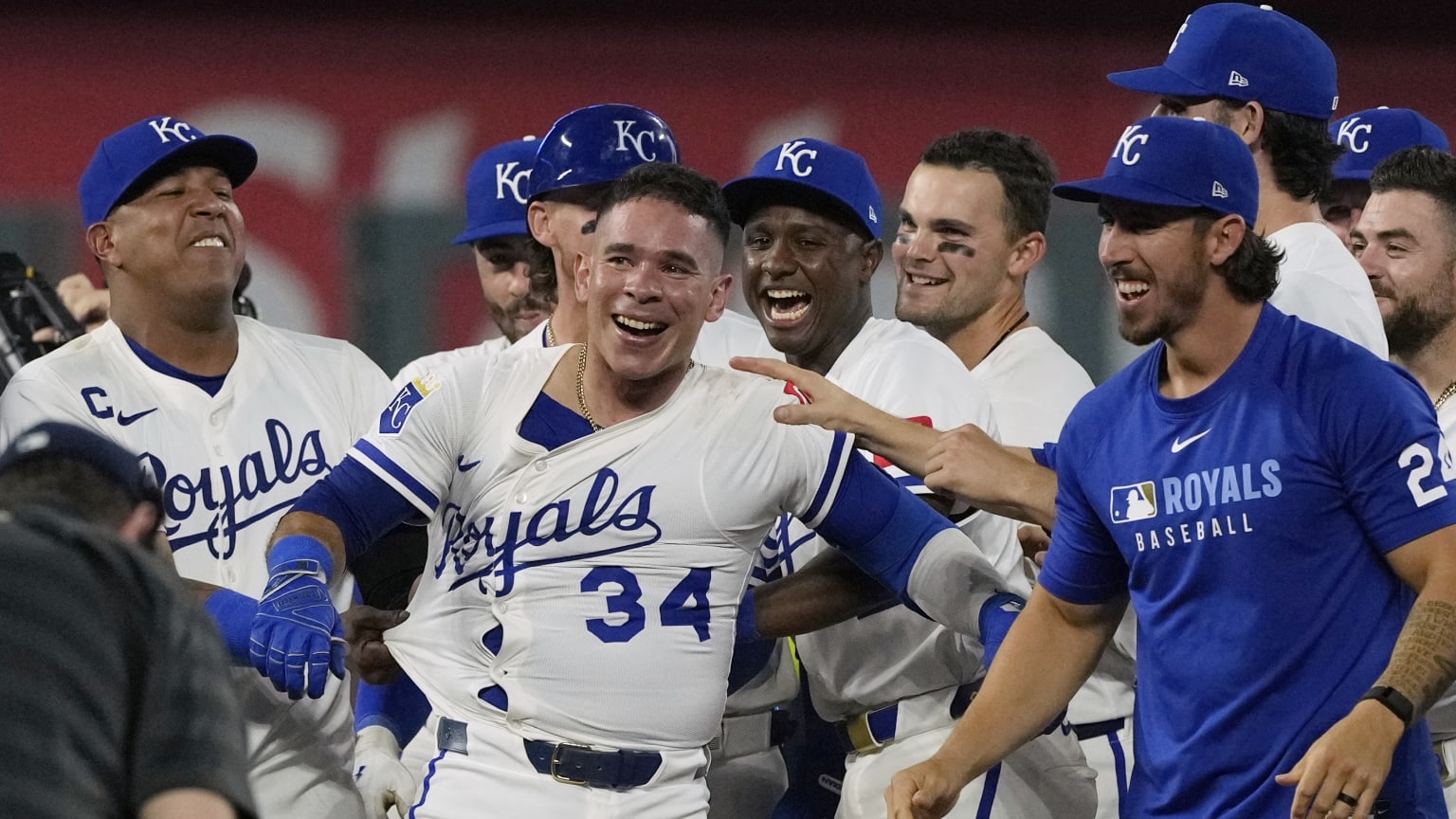Freddy Fermin's walk-off single | 04/22/2025 | Kansas City Royals