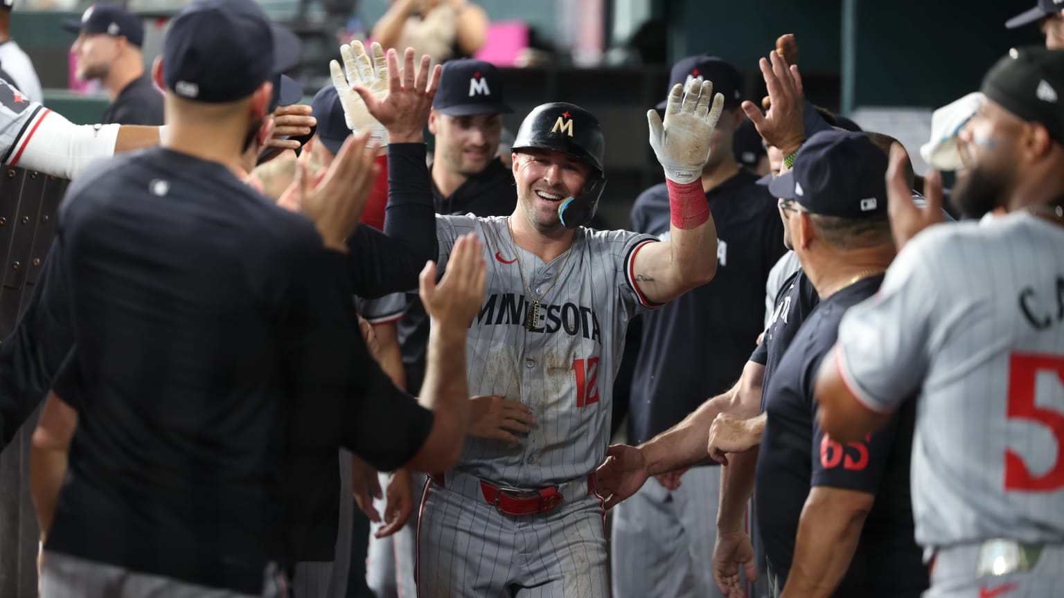 Kyle Farmer triples, scores on error | 08/15/2024 | Minnesota Twins