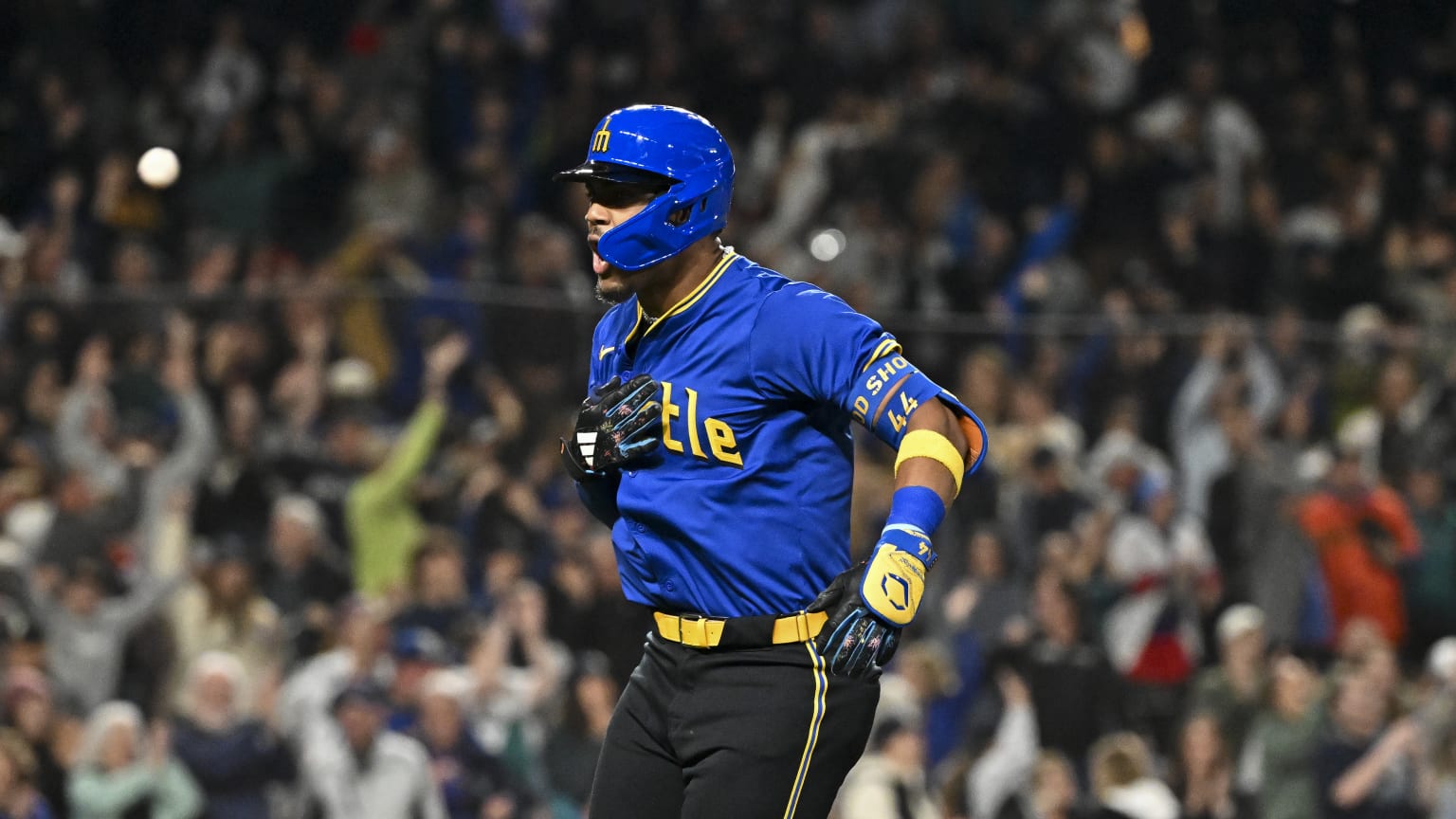 Julio Rodríguez pega HR de la ventaja