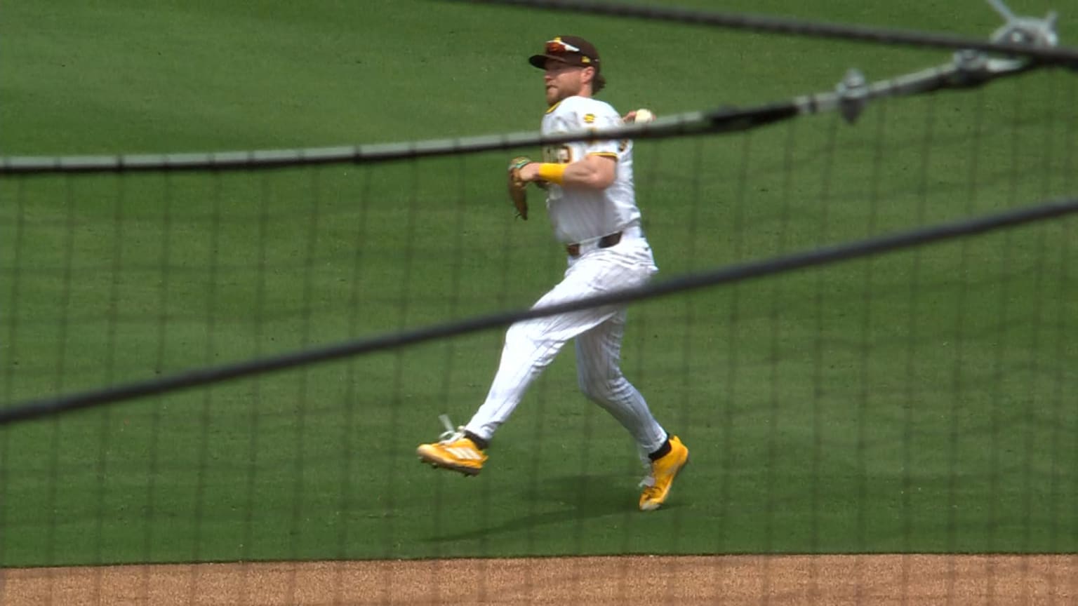 Jake Cronenworth's spinning throw for the forceout | 04/29/2026 | San ...