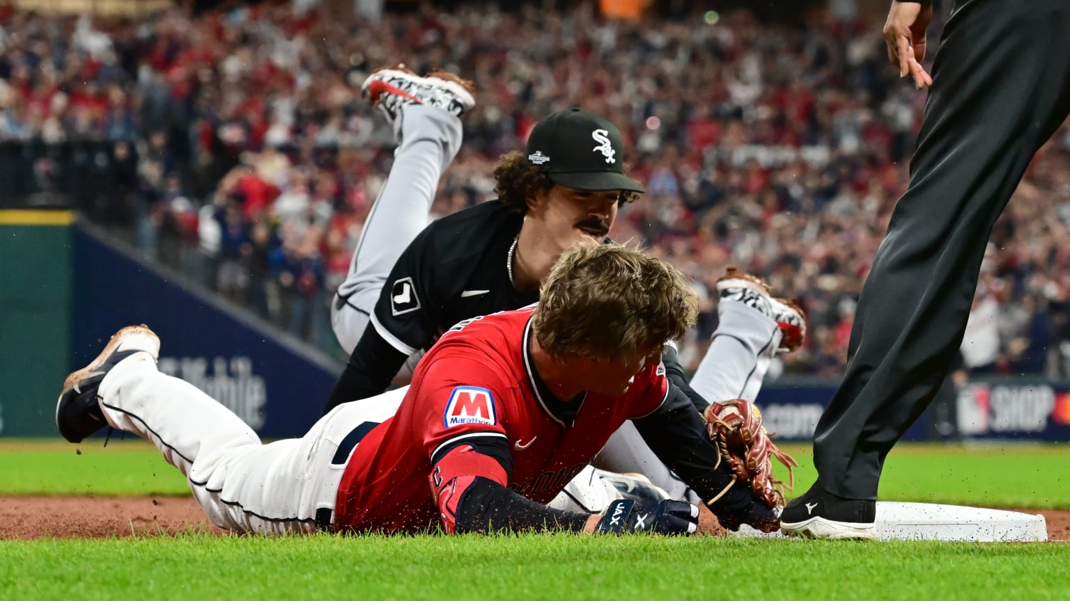 White Sox relay to hose Petey Halpin at third base | 10/10/2026 | Tampa ...