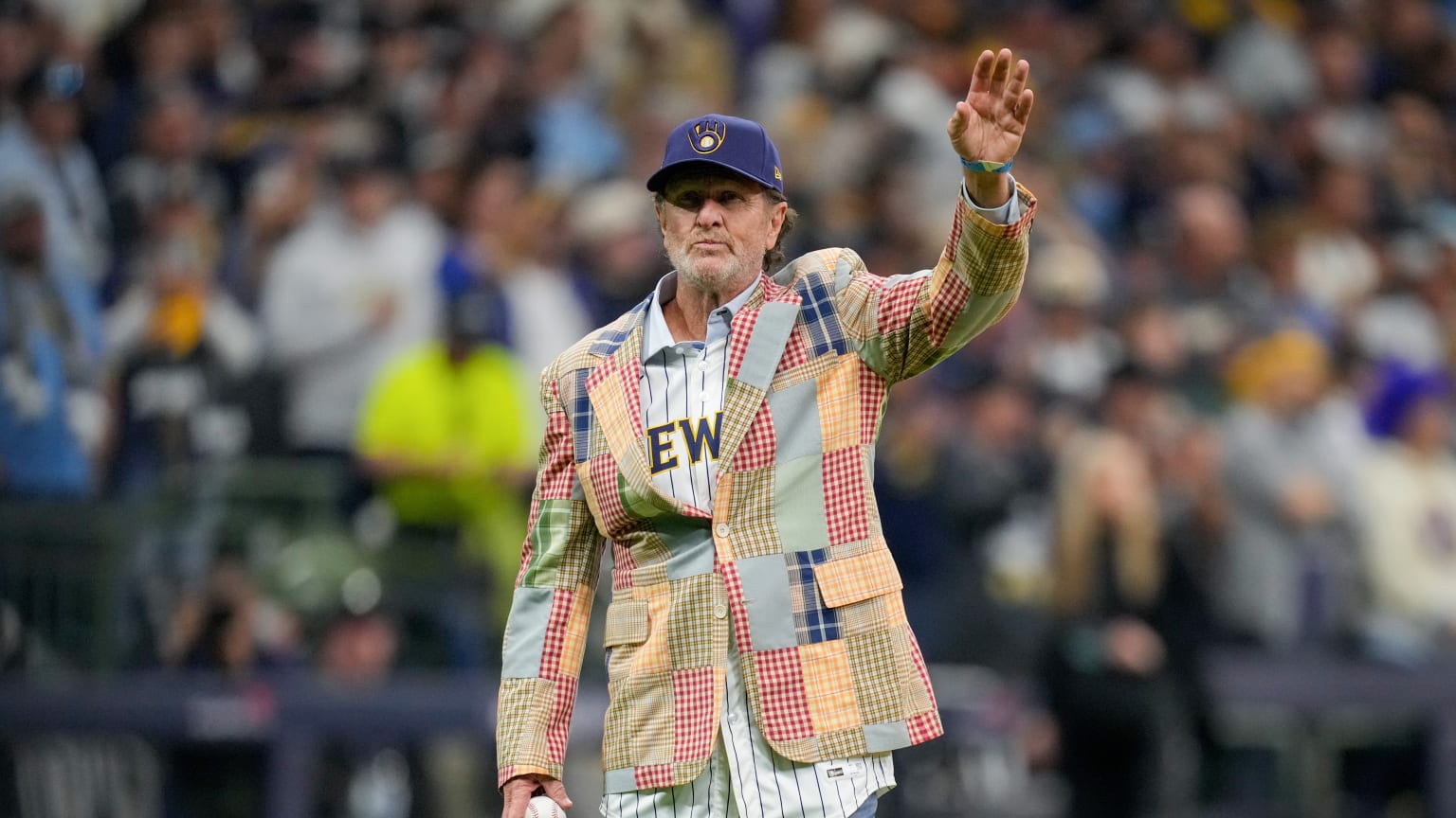 Robin Yount and Bud Selig throw out the first pitch | 10/23/2026 ...