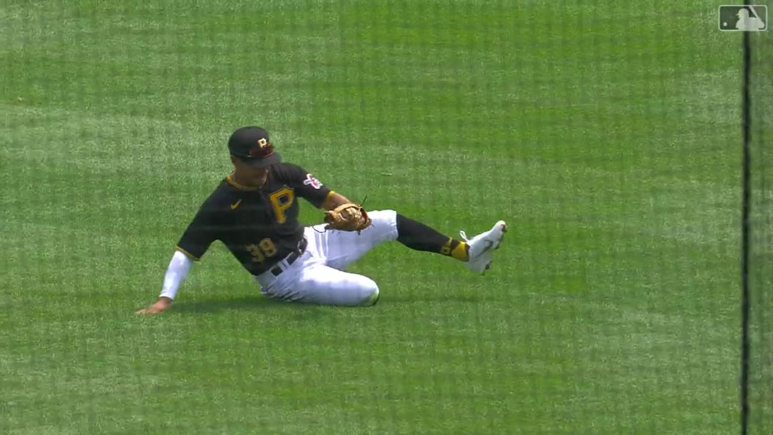 Gonzales' slick sliding stop 08/02/2023 Pittsburgh Pirates