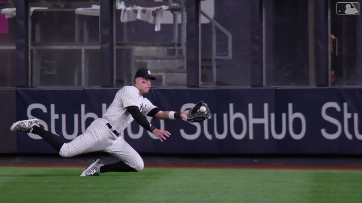 Aaron Judge's diving catch 04/19/2023 New York Yankees