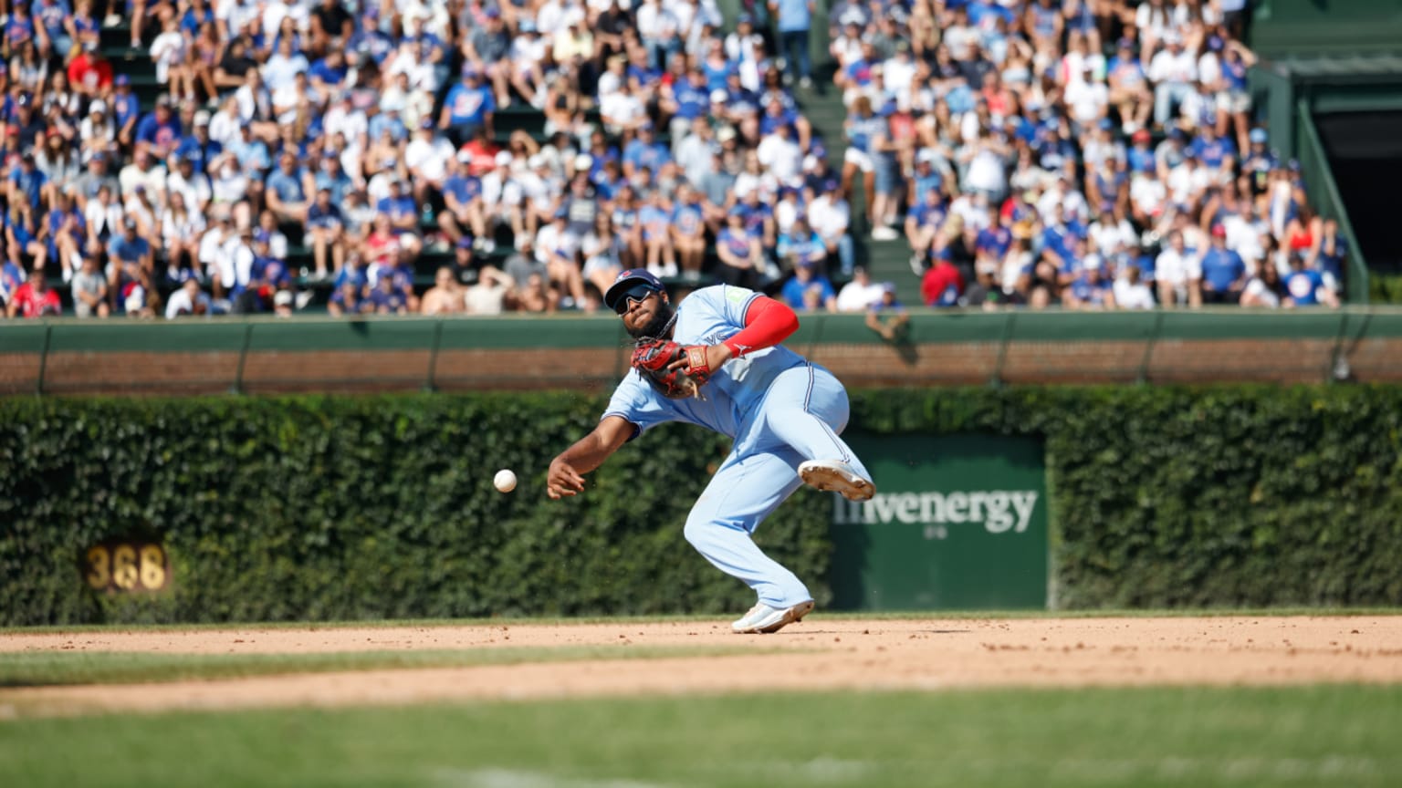 Vladimir Guerrero Jr.'s diving stop, acrobatic throw | 08/18/2024 ...
