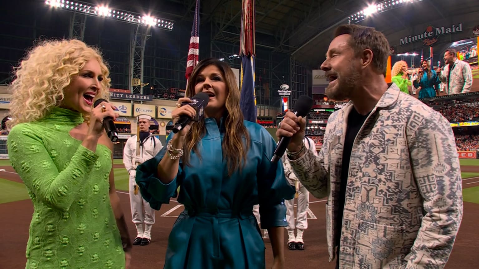Little Big Town sings the national anthem at Game 2 10/29/2022