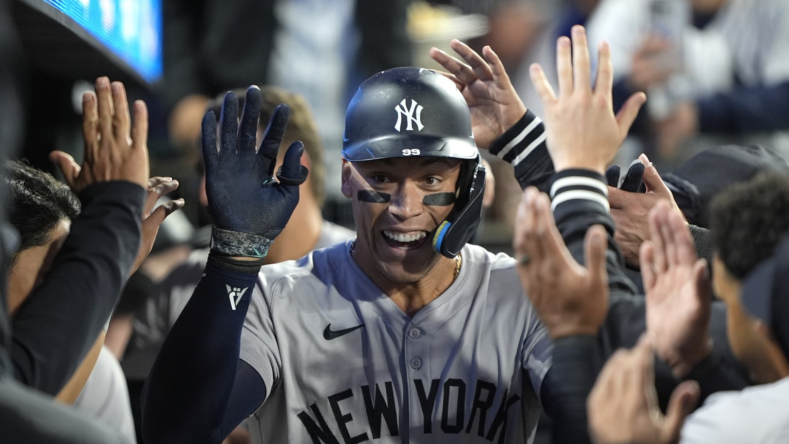 Curtain Call Aaron Judge hits two home runs 05/31/2024 New York