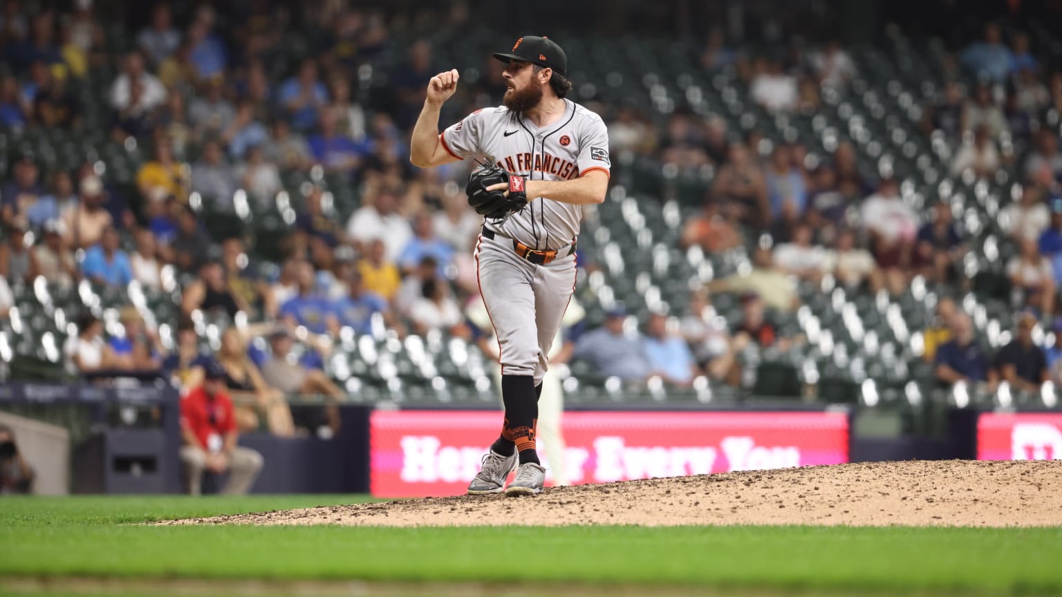 Ryan Walker earns the save 08/27/2024 San Francisco Giants