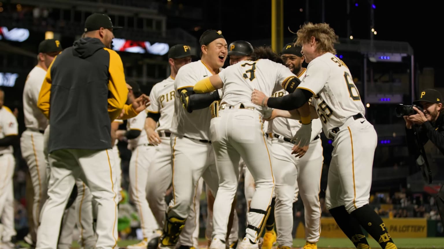 Check out Bae's walk-off homer | 04/11/2023 | Pittsburgh Pirates