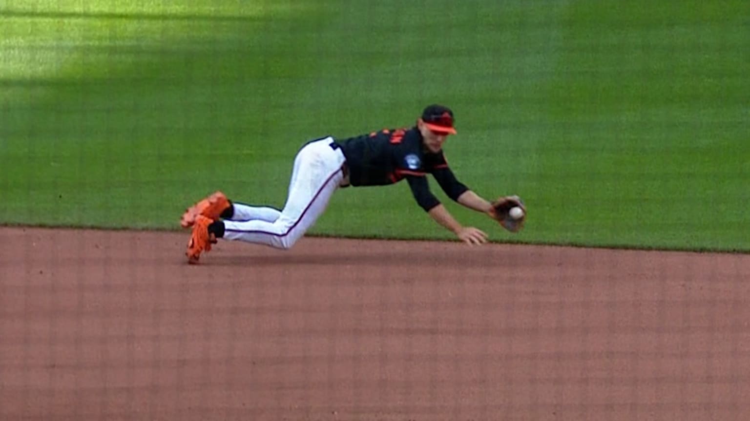 Gunnar Henderson's impressive diving play | 04/30/2026 | Baltimore Orioles