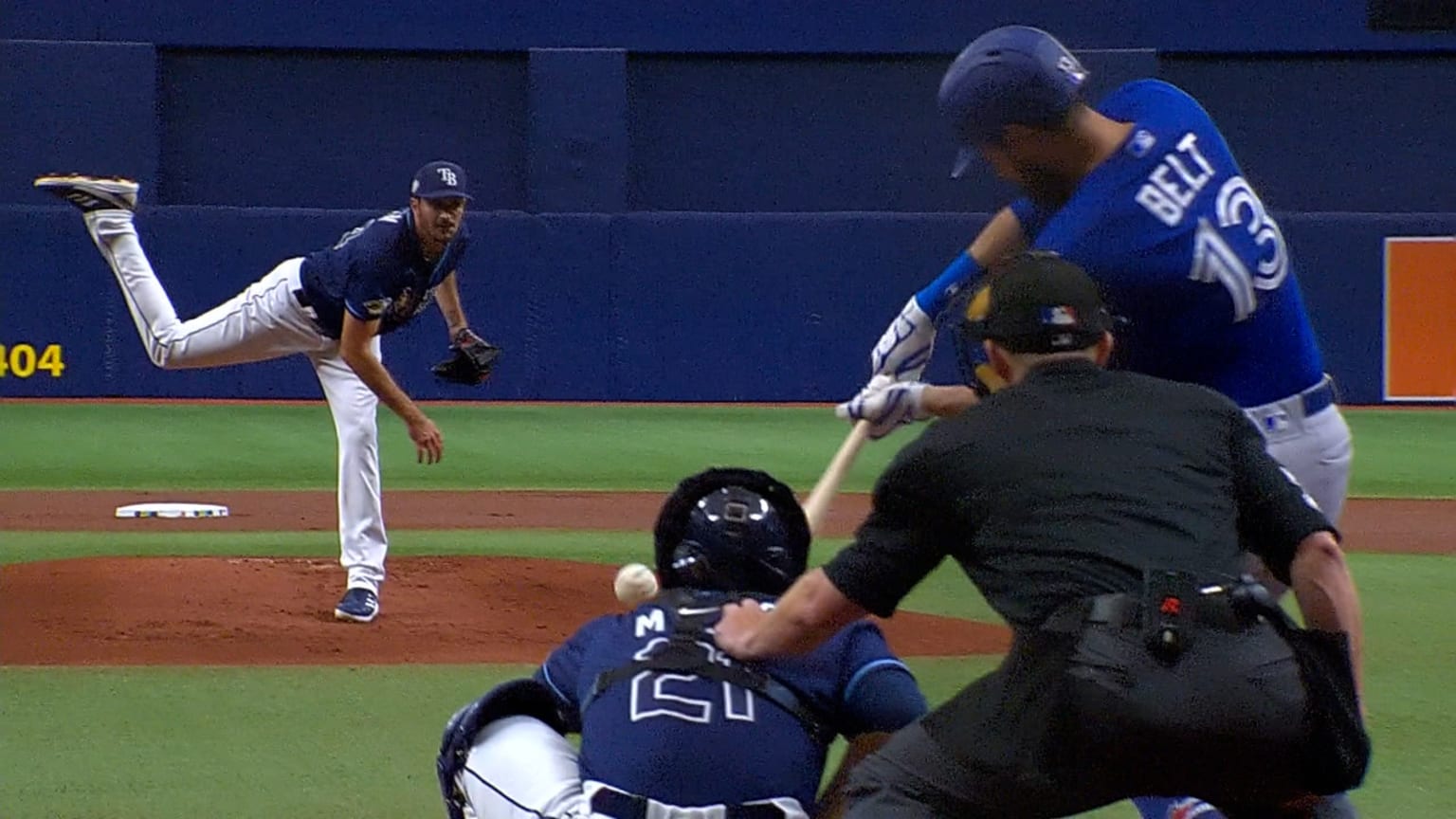 Brandon Belt lines an RBI single to right field | 05/25/2023 | Toronto ...