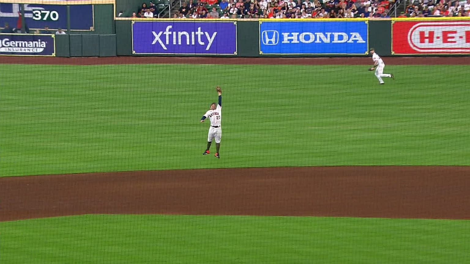 altuve-leaps-to-snag-a-liner-tosses-to-first-for-two-05-20-2023
