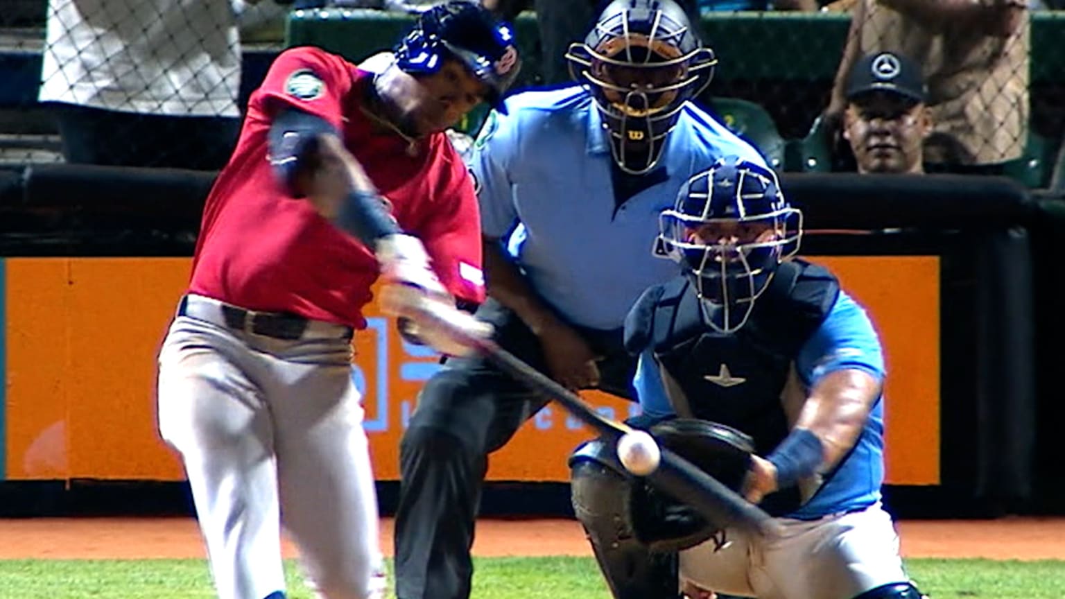 Enmanuel Valdez slugs a solo home run to right field 03/09/2024