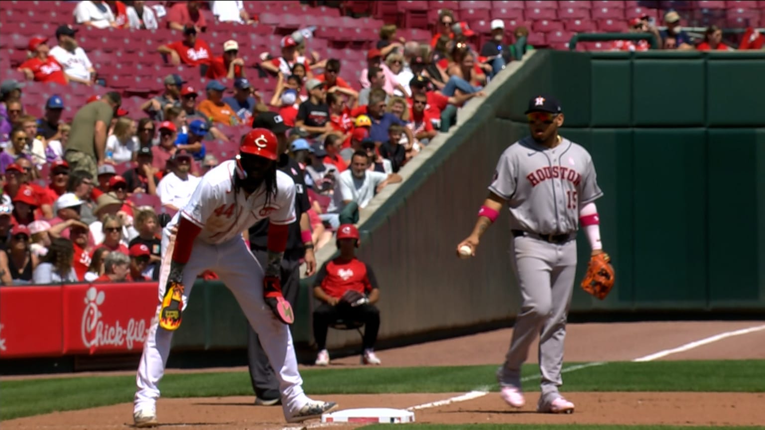 Elly De La Cruz steals third | 05/10/2026 | Cincinnati Reds