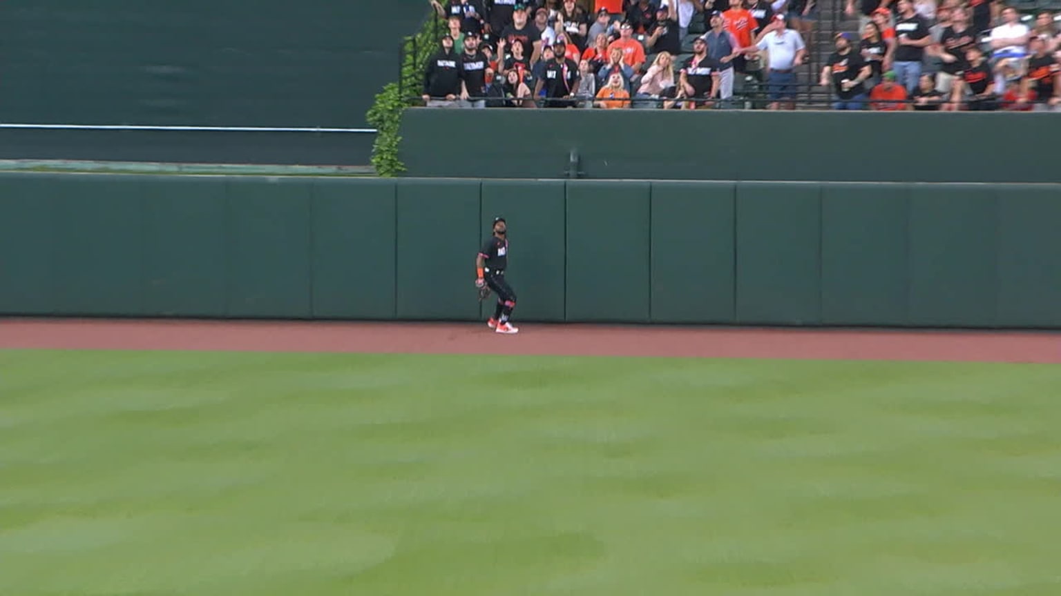 BALTIMORE, MD - August 24: Baltimore Orioles center fielder Cedric Mullins  (31) bats during the Toronto Blue Jays versus the Baltimore Orioles on  August 24, 2023 at Oriole Park at Camden Yards