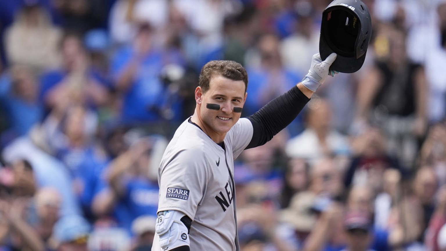 Anthony Rizzo receives ovation from Cubs fans | 09/06/2024 | Chicago Cubs