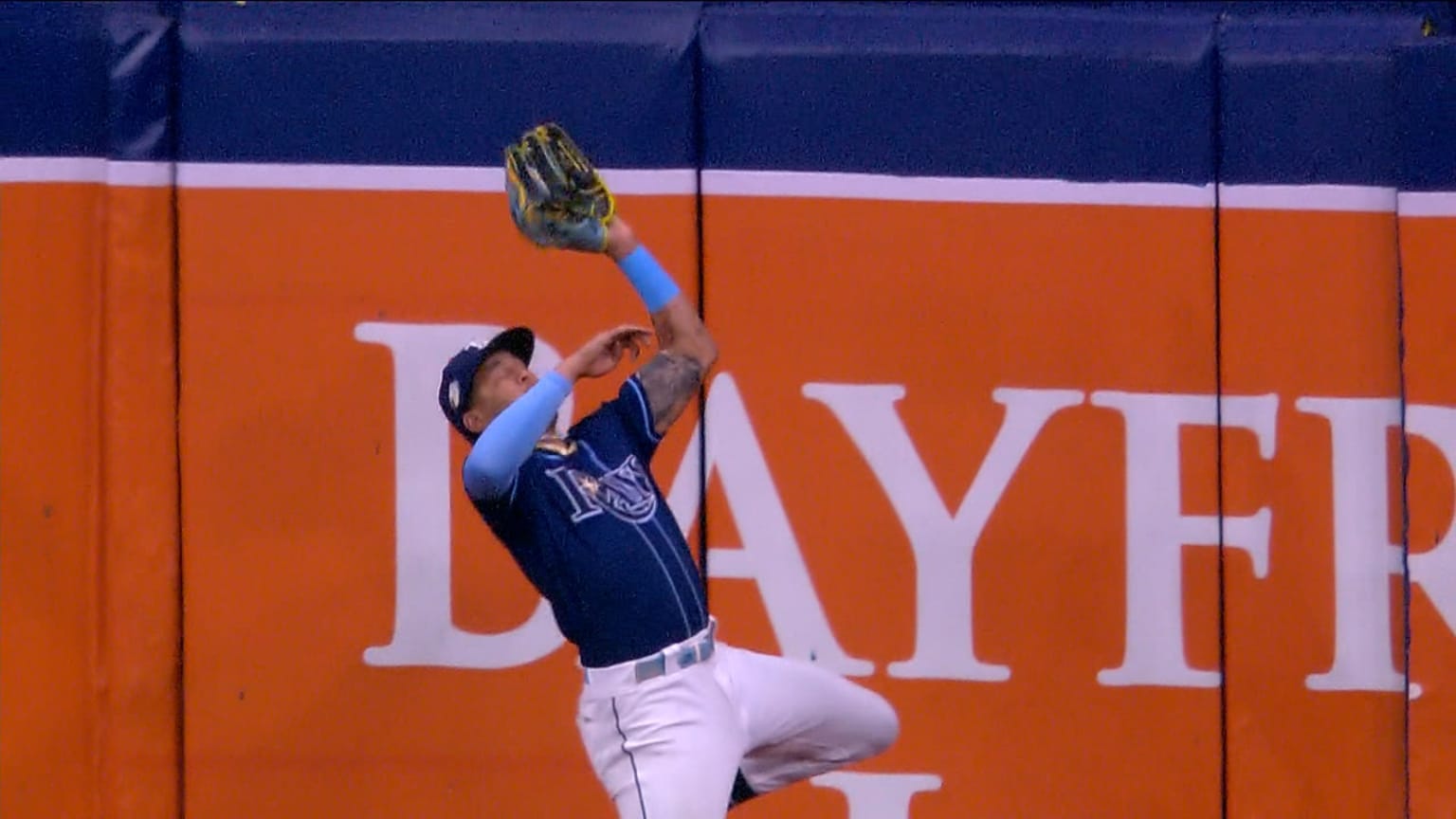 Daily Dash: Rojas' leaping grab, J-Rod's robbery | 08/09/2023 | MLB.com