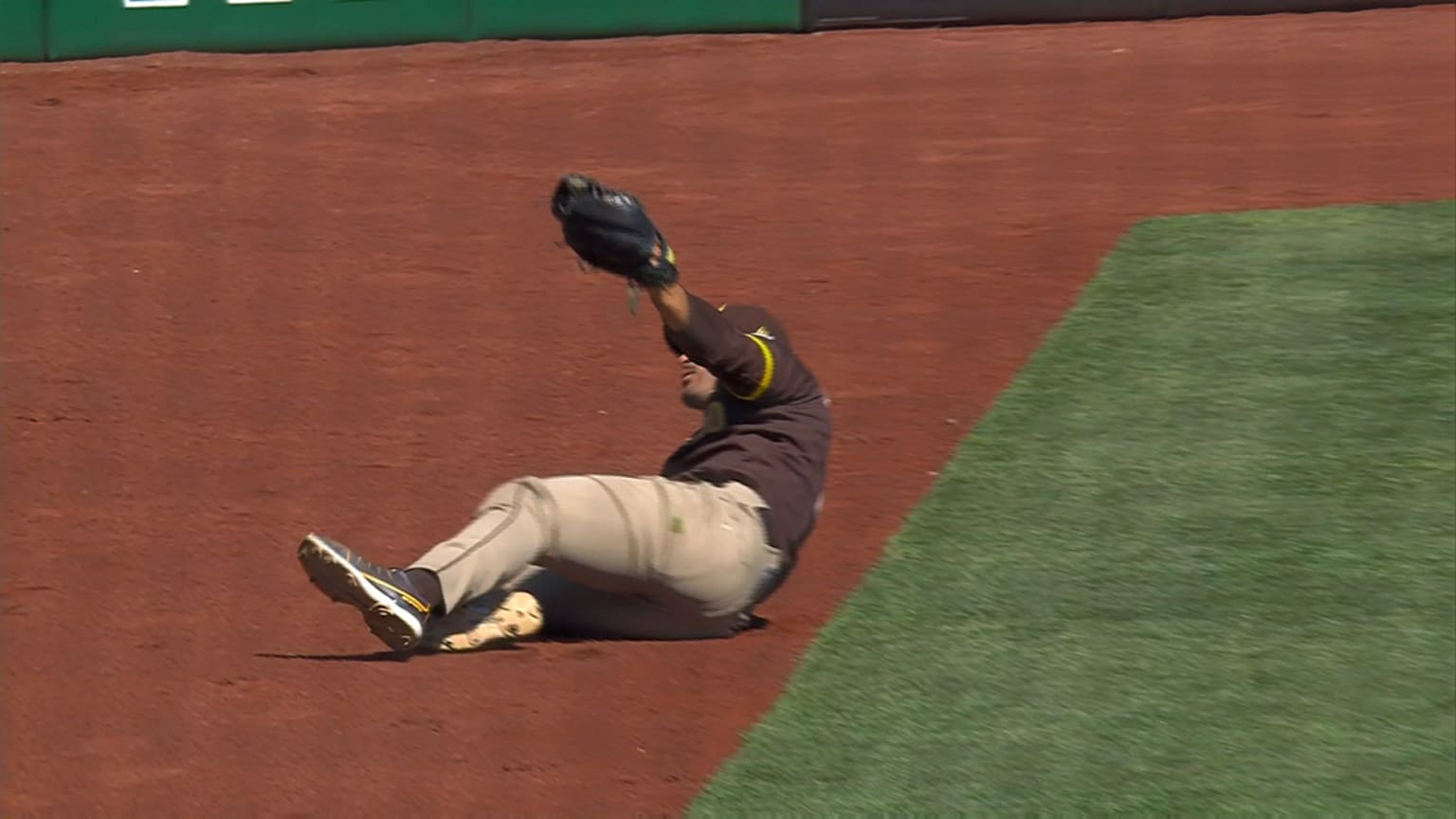 Ramón Laureano's impressive diving catch | 04/08/2026 | San Diego Padres