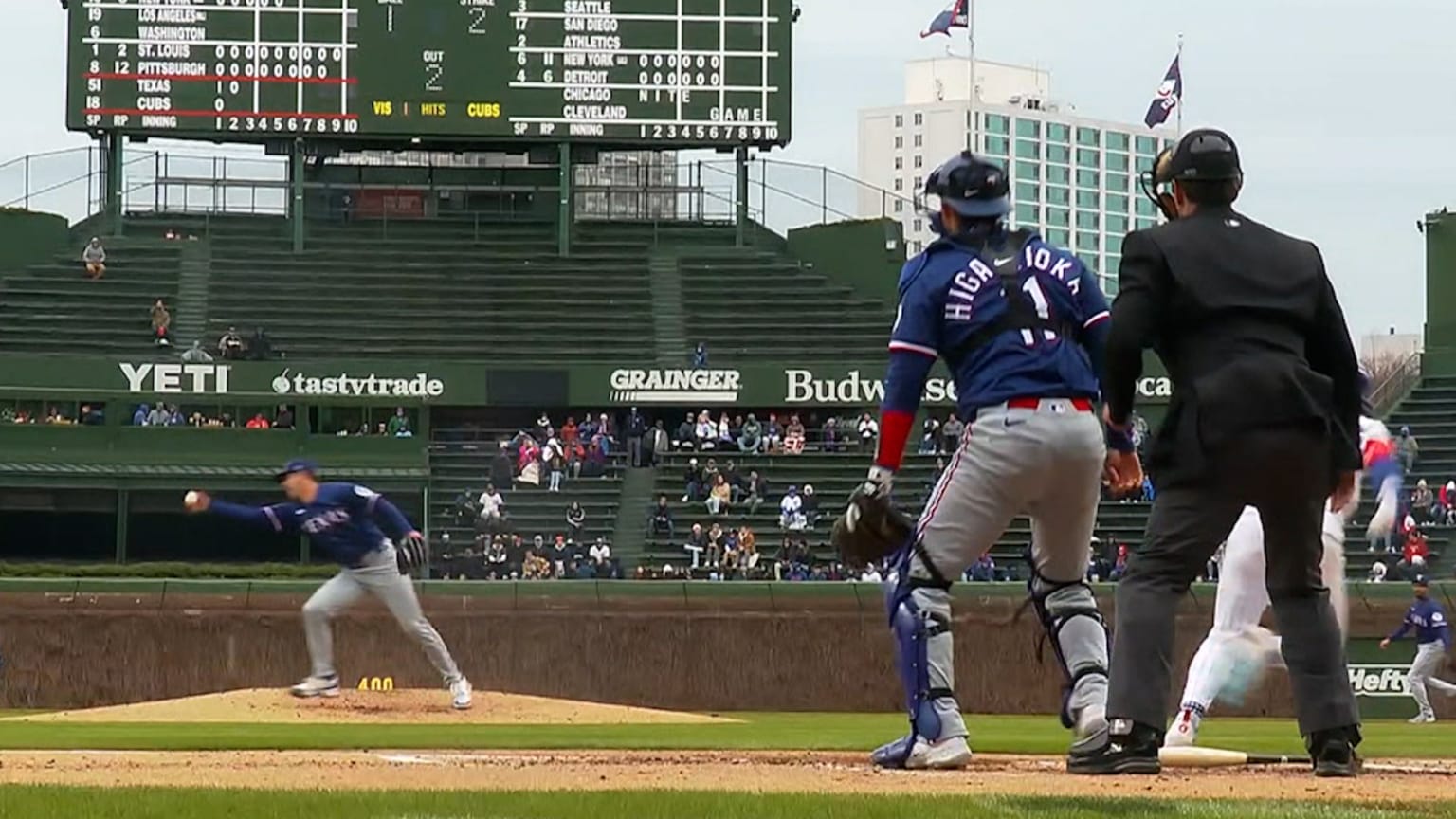 Tyler Mahle's barehanded play | 04/09/2025 | Texas Rangers
