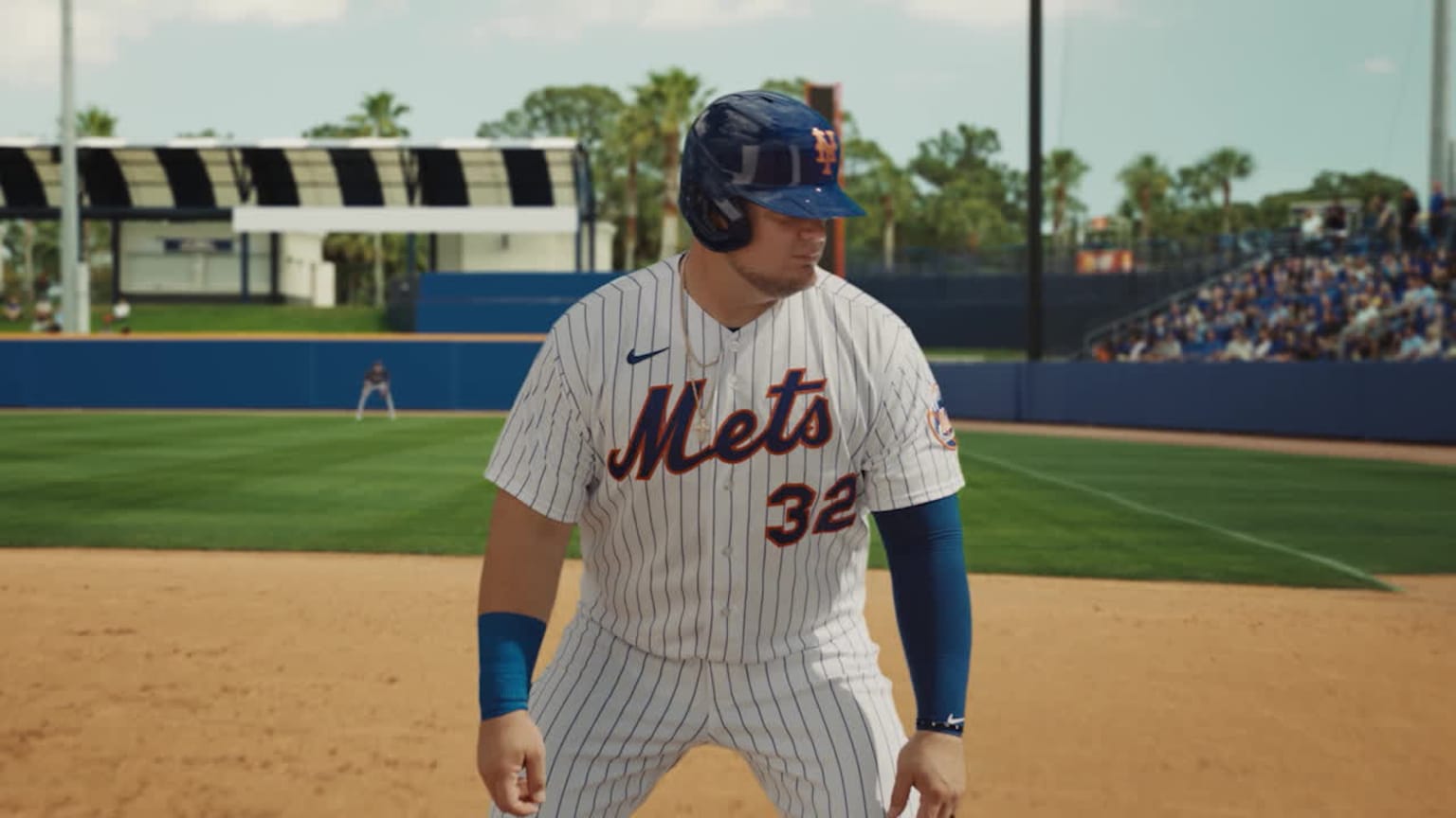 New York Mets slugger Daniel Vogelbach visits Massapequa baseball clinic to  teach young players 