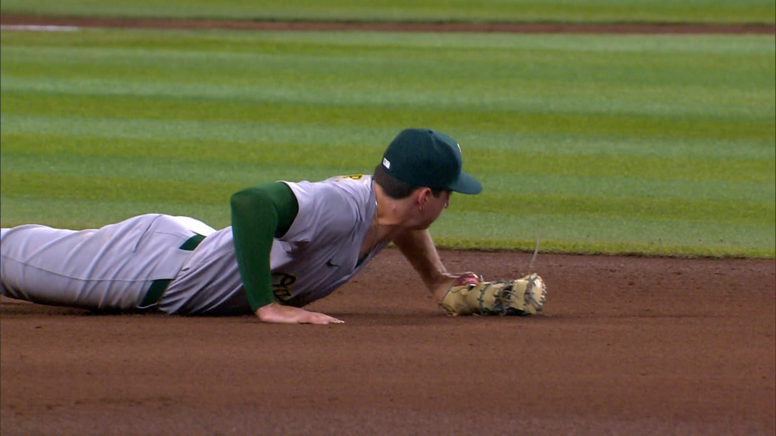 Tyler Soderstrom's impressive diving play 06/29/2024