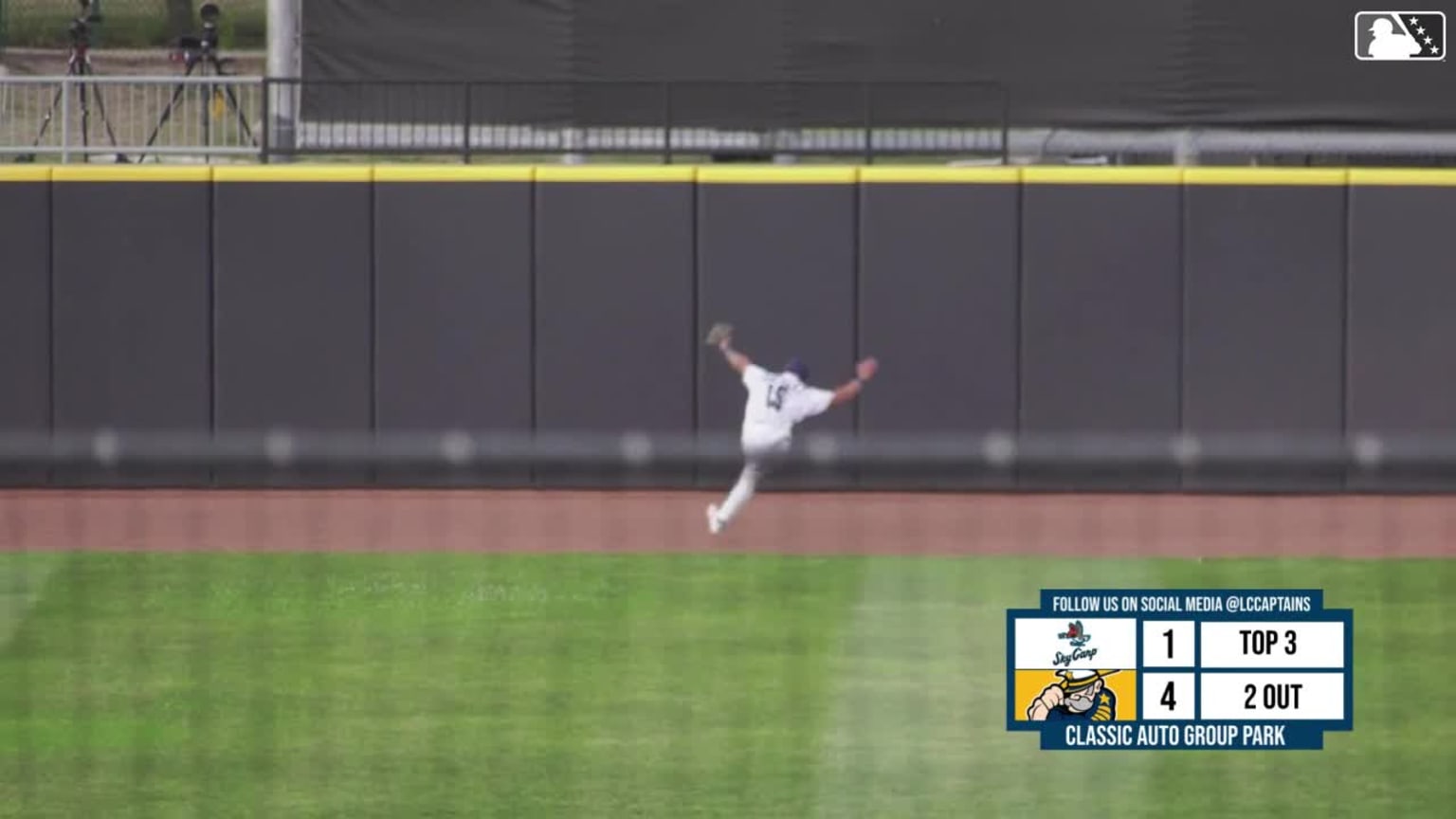 Esteban Gonzalez S Stellar Leaping Catch 08 01 2024 Mlb