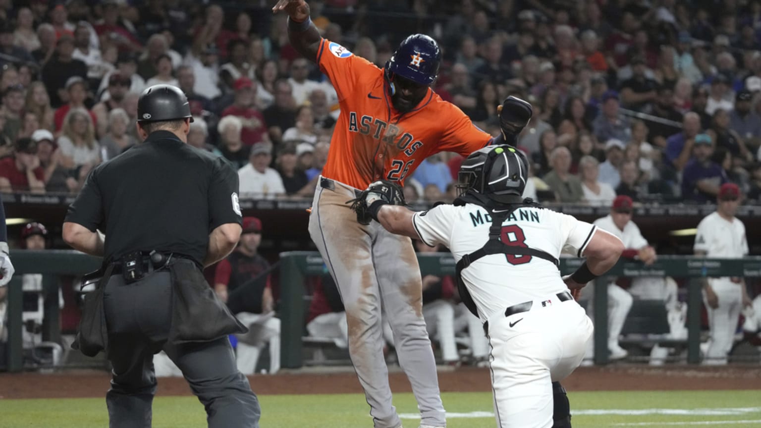 McCann Marte catch Trammell stealing home to end 7th 07/23/2025