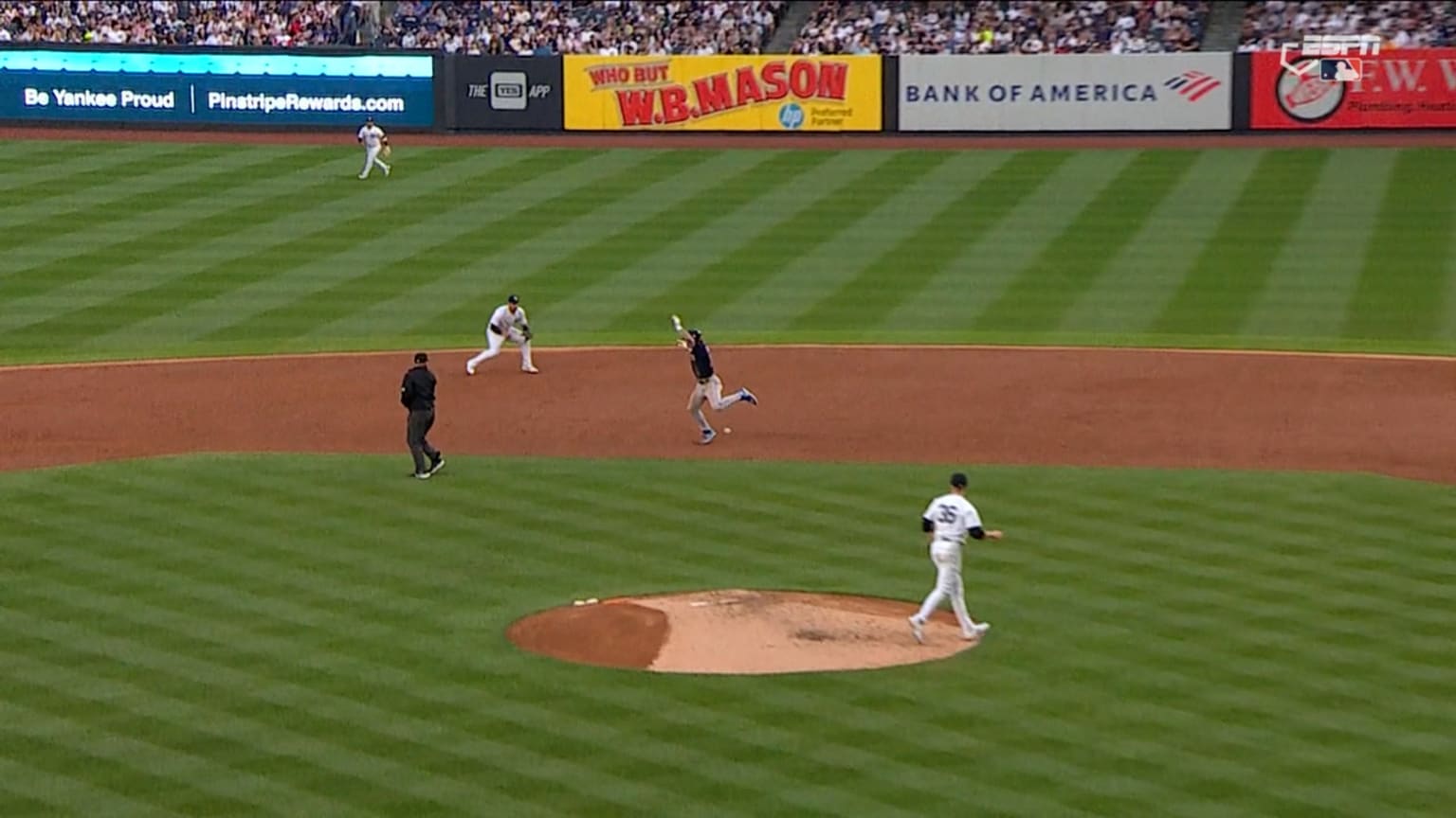 Duran hit by batted ball 06/11/2023 Boston Red Sox