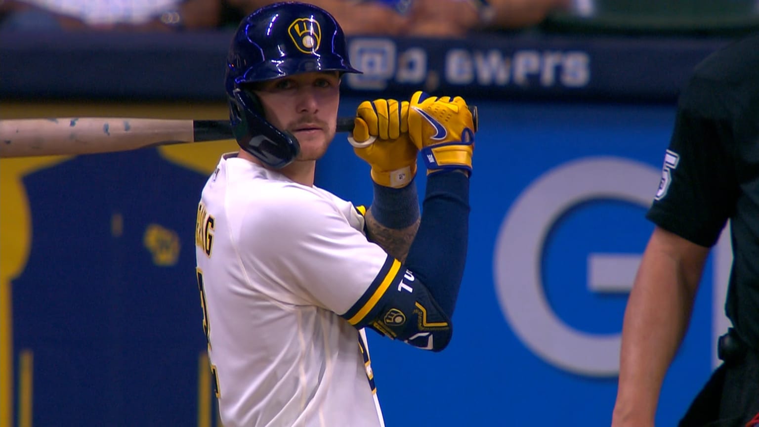 Brice Turang lines an RBI single in the 6th inning | 08/22/2023 | MLB.com