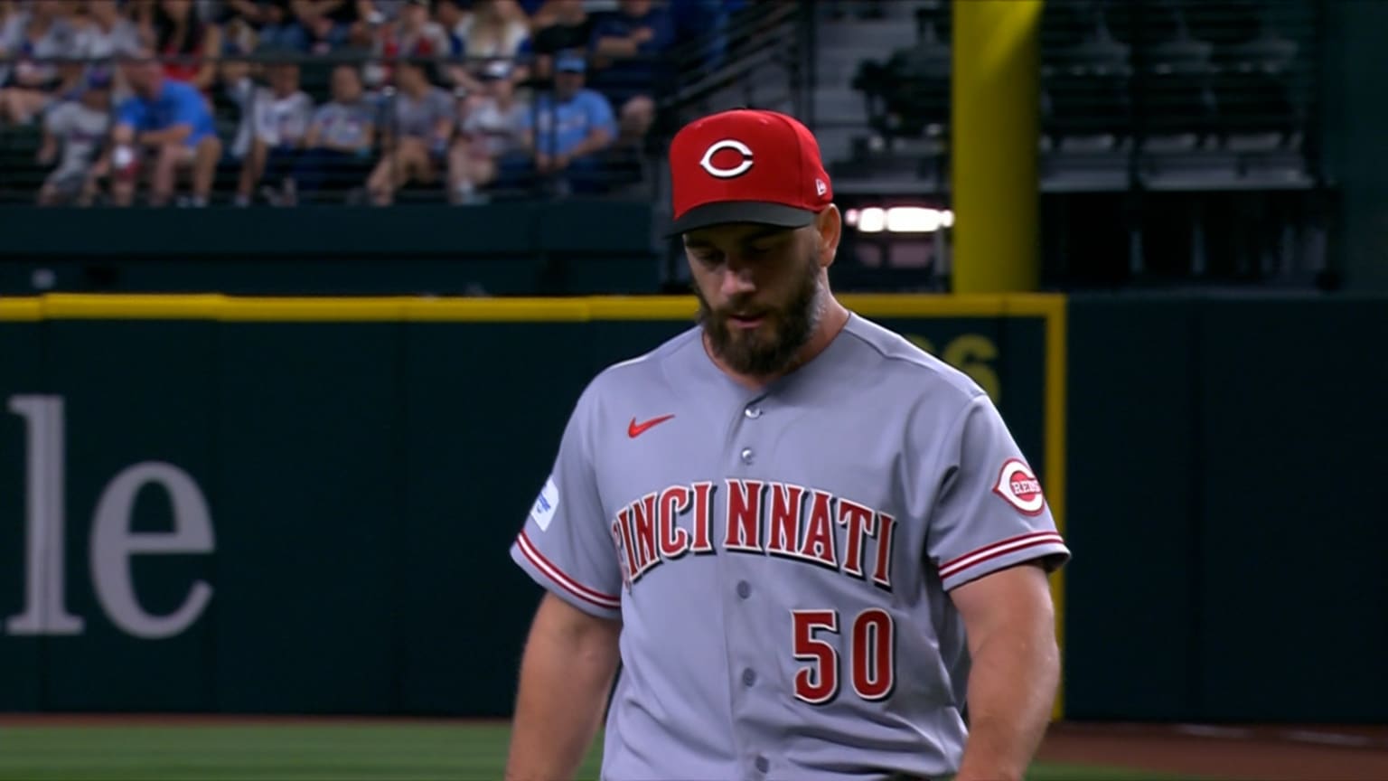 Sam Moll escapes trouble in the 6th | 04/03/2026 | Cincinnati Reds