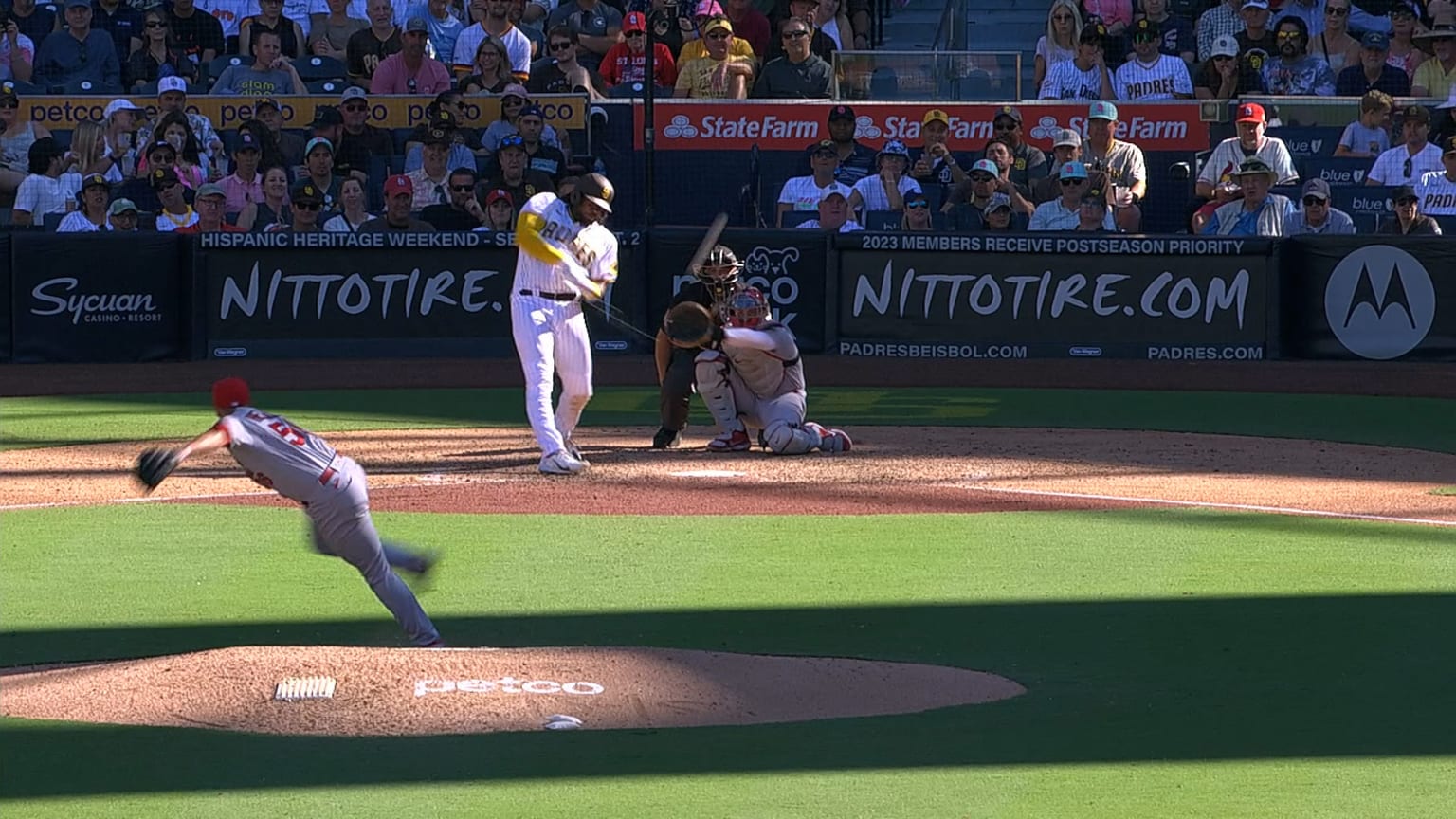 Helsley tosses 104 mph pitch in the 8th inning | 09/22/2022 | St. Louis ...